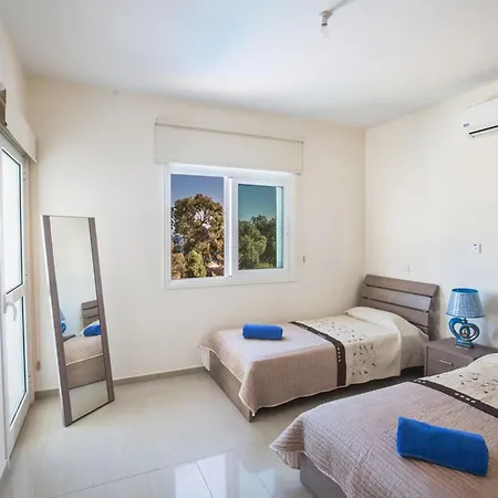 Mesogi Seafront, Stunning 4bdr Fontline Vilă