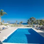فيلة Mesogi Seafront, Stunning 4bdr Fontline