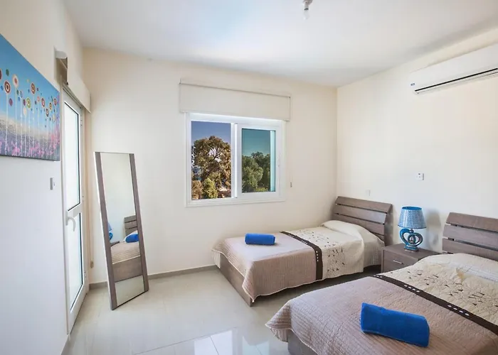 Mesogi Seafront, Stunning 4bdr Fontline 빌라