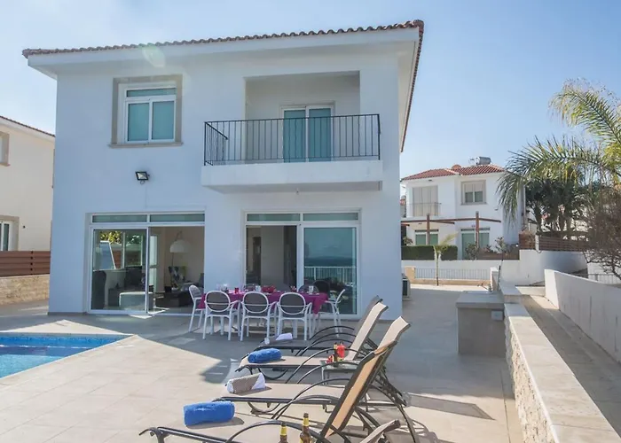 빌라 Mesogi Seafront, Stunning 4bdr Fontline *