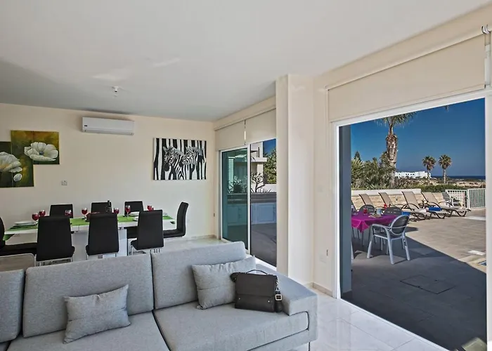 Mesogi Seafront, Stunning 4bdr Fontline