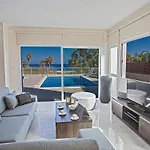 Mesogi Seafront, Stunning 4bdr Fontline *
