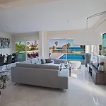 Villa Mesogi Seafront, Stunning 4bdr Fontline *