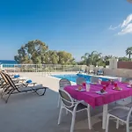 Mesogi Seafront, Stunning 4bdr Fontline Villa