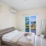Villa Mesogi Seafront, Stunning 4bdr Fontline Protaras