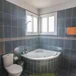 Villa Mesogi Seafront, Stunning 4bdr Fontline Protaras