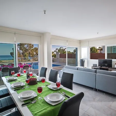 Villa Mesogi Seafront, Stunning 4bdr Fontline