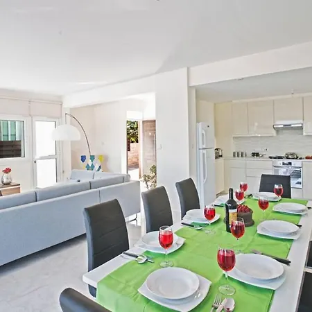 Mesogi Seafront, Stunning 4bdr Fontline Villa