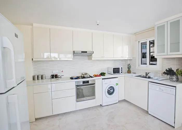 Mesogi Seafront, Stunning 4bdr Fontline Βίλα