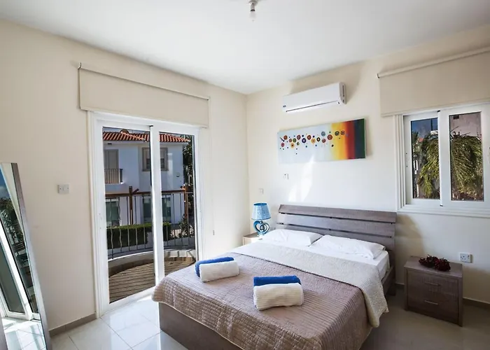 Mesogi Seafront, Stunning 4bdr Fontline