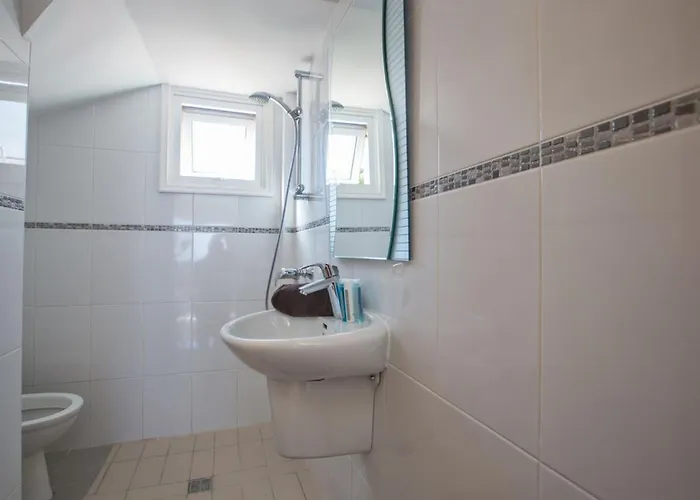 Mesogi Seafront, Stunning 4bdr Fontline Βίλα