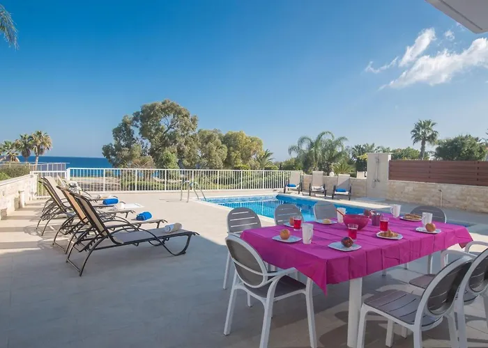 Mesogi Seafront, Stunning 4bdr Fontline Βίλα