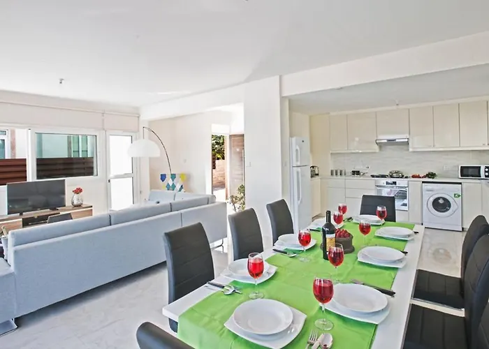 Mesogi Seafront, Stunning 4bdr Fontline Βίλα