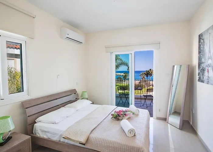 Βίλα Mesogi Seafront, Stunning 4bdr Fontline Πρωταράς