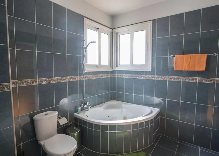 Βίλα Mesogi Seafront, Stunning 4bdr Fontline Πρωταράς