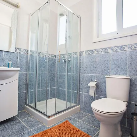 Villa Mesogi Seafront, Stunning 4bdr Fontline