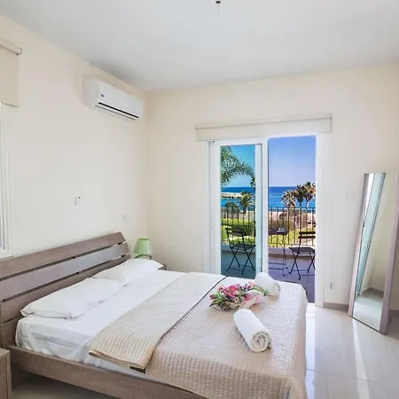 Villa Mesogi Seafront, Stunning 4bdr Fontline Protaras