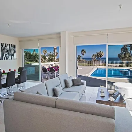 Mesogi Seafront, Stunning 4bdr Fontline Villa *